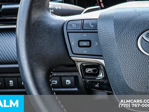 Used 2025 Toyota Camry SE image 35