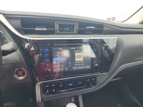 Used 2017 Toyota Corolla SE image 11