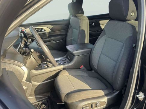 Used 2022 Chevrolet Traverse LT FWD image 20