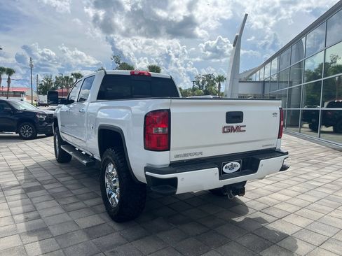Used 2019 GMC Sierra 2500 Denali w/ Duramax Plus Package AWD/4WD image 4
