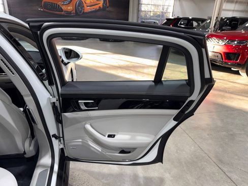 Used 2017 Porsche Panamera image 58