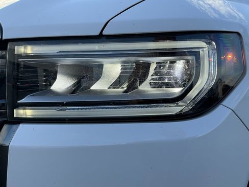 Used 2022 GMC Acadia AT4 w/ Preferred Package image 10