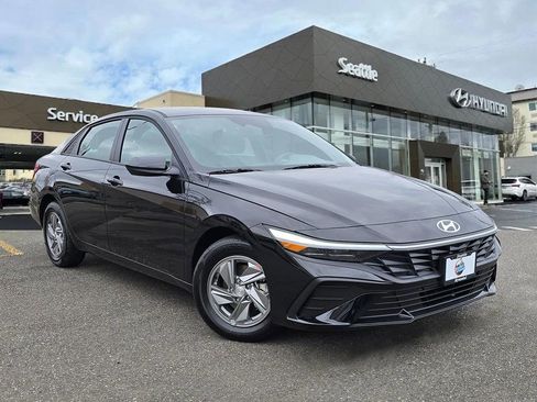 New 2026 Hyundai Elantra SE image 1