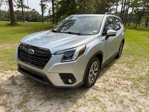 Used 2022 Subaru Forester Premium AWD/4WD image 1
