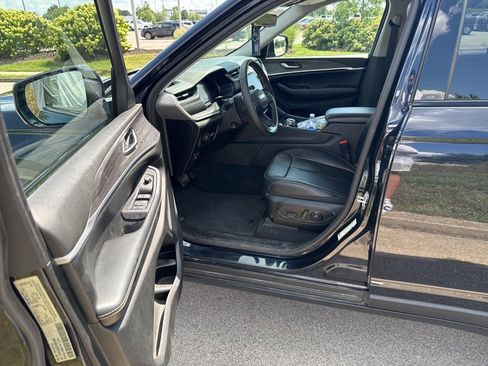 Used 2023 Jeep Grand Cherokee Limited w/ Luxury Tech Group II image 8