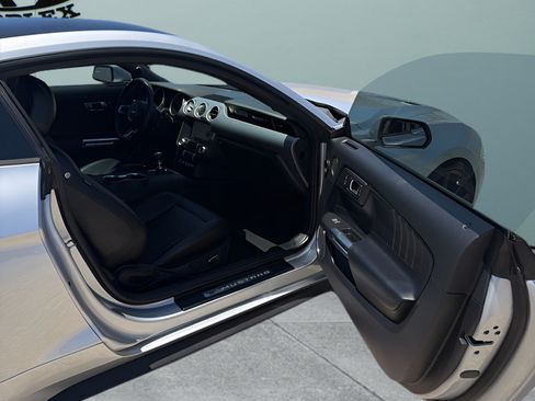 Used 2019 Ford Mustang GT Premium RWD image 12
