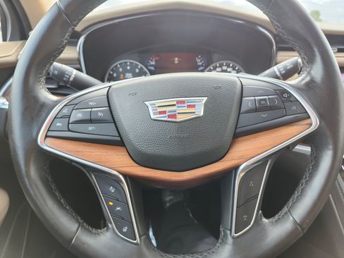 Used 2017 Cadillac XT5 Platinum AWD/4WD image 33