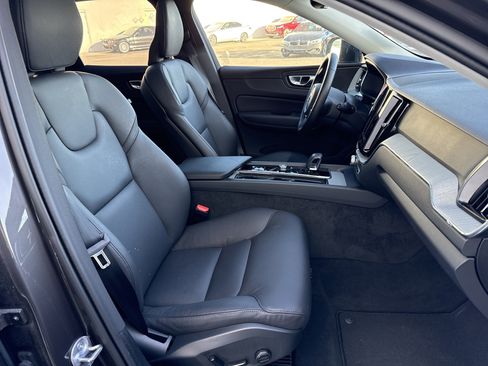 Used 2025 Volvo XC60 B5 Plus image 22