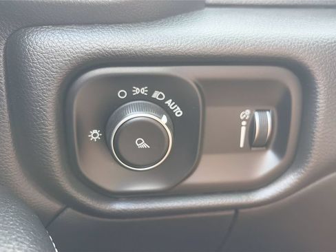 Used 2022 RAM 2500 Big Horn AWD/4WD image 26