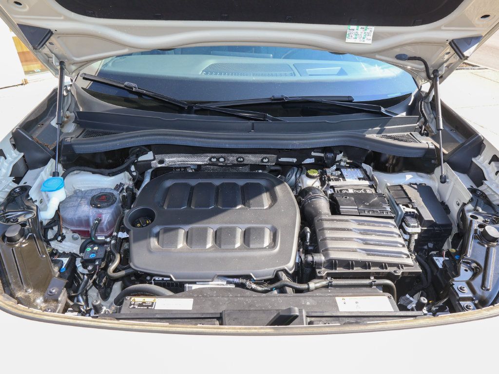 Used 2025 Volkswagen Tiguan SE R-Line AWD/4WD image 34