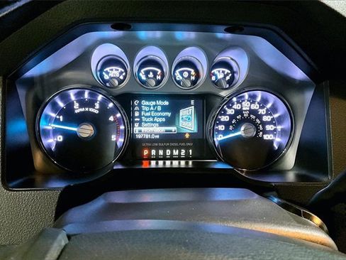 Used 2015 Ford F250 Lariat w/ Lariat Interior Package image 24