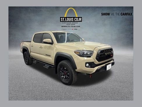 Used 2017 Toyota Tacoma TRD Off-Road image 1