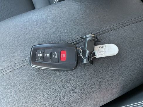 Used 2022 Toyota RAV4 Limited image 23