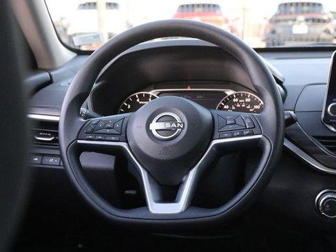 Used 2025 Nissan Altima 2.5 SV FWD image 22