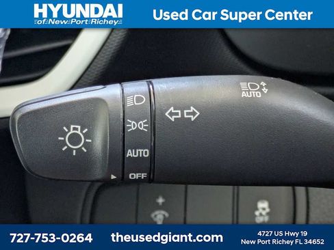Certified 2025 Hyundai Venue Limited FWD image 28