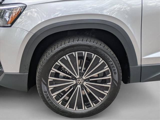 New 2026 Volkswagen Taos SE FWD image 10
