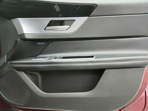 Used 2017 Jaguar XF R-Sport image 34