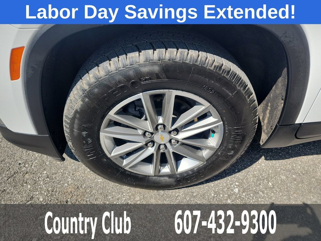 Used 2023 Chevrolet Traverse LT AWD/4WD image 37