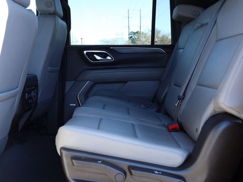 Used 2024 Chevrolet Suburban LT image 12