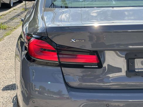 Used 2022 BMW 530i xDrive w/ M Sport Package image 11