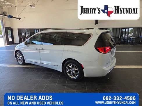 Used 2019 Chrysler Pacifica Limited FWD image 6