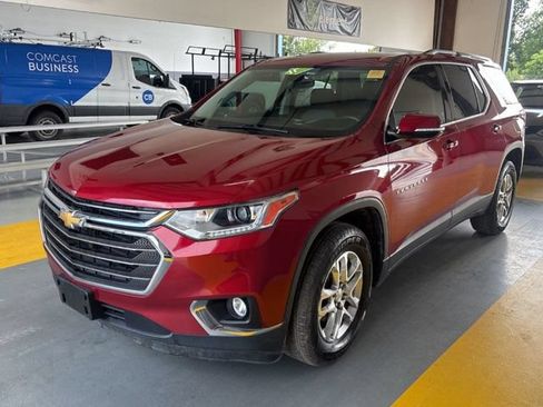 Used 2018 Chevrolet Traverse LT FWD image 1