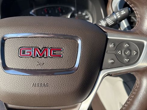 Used 2020 GMC Acadia SLT w/ Premium Package image 21