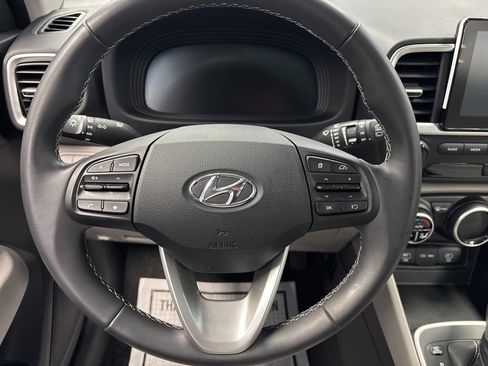 Used 2025 Hyundai Venue SEL image 34