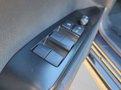 Used 2025 Toyota Camry SE image 36