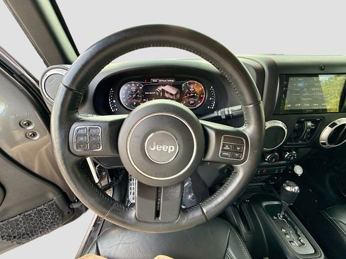 Used 2017 Jeep Wrangler Unlimited Rubicon w/ Dual Top Group AWD/4WD image 35