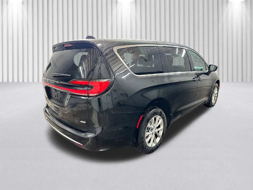 New 2027 Chrysler Pacifica Select AWD/4WD image 5