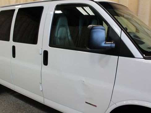 Used 2008 Chevrolet Express 3500 image 12