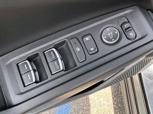 Used 2023 Honda Accord EX image 9