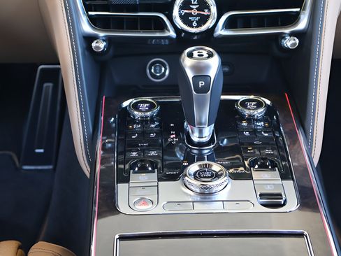 New 2026 Bentley Flying Spur Plug-In Hybrid AWD/4WD image 18