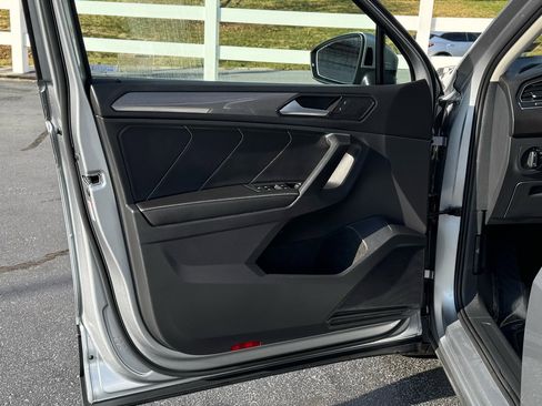 Used 2023 Volkswagen Tiguan SE image 13