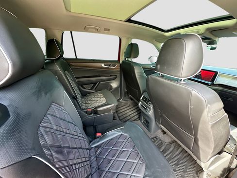 Used 2024 Volkswagen Atlas SEL Premium R-Line image 33