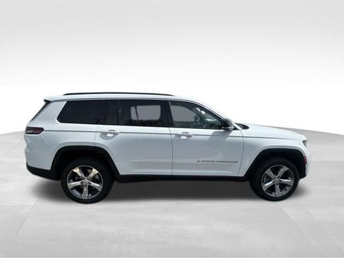 Used 2025 Jeep Grand Cherokee L Limited image 9
