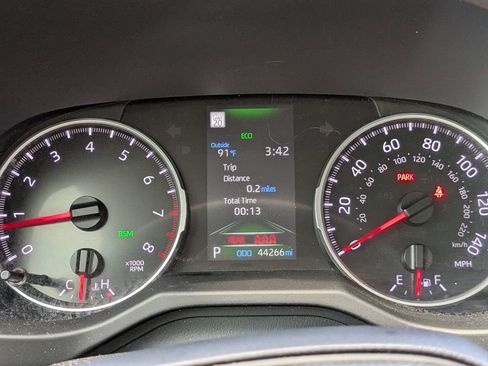 Used 2022 Toyota RAV4 XLE AWD/4WD image 24