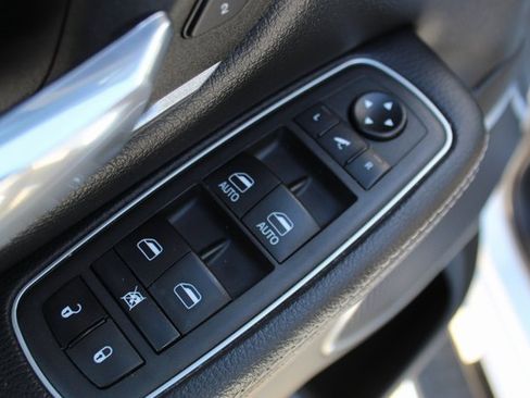 Used 2022 RAM 1500 Laramie image 12