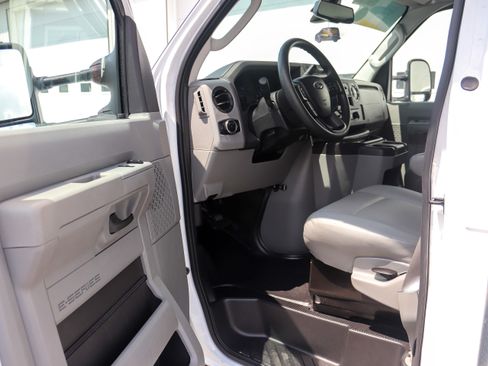 Used 2024 Ford E-450 and Econoline 450 Super Duty w/ Driver's Safety Package RWD image 14