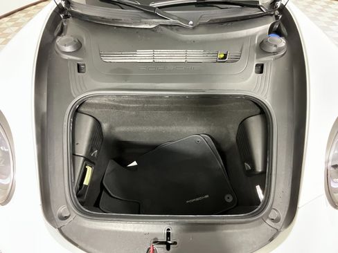 Used 2018 Porsche 911 Carrera 4S image 24