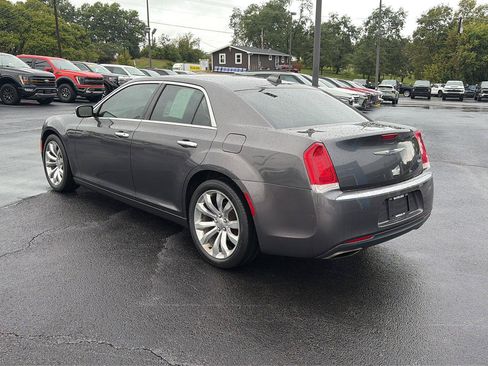 Used 2017 Chrysler 300 C RWD image 3