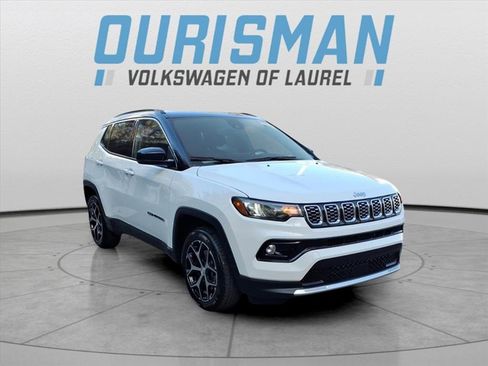 Used 2024 Jeep Compass Limited image 1