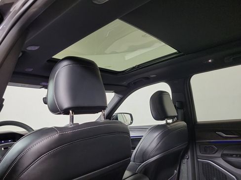 Used 2023 Jeep Grand Cherokee Overland RWD image 24