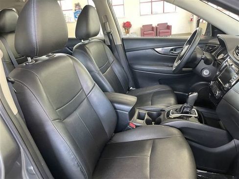 Used 2018 Nissan Rogue S AWD/4WD image 22