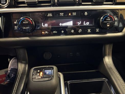 Used 2024 Nissan Pathfinder Platinum AWD/4WD image 22