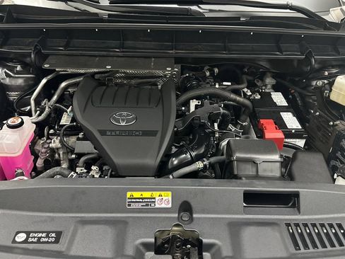 Certified 2024 Toyota Highlander XLE AWD/4WD image 11