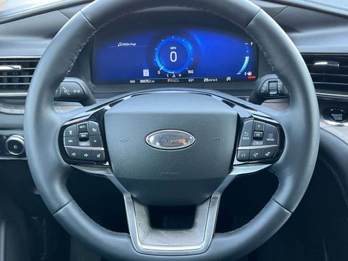 Used 2023 Ford Explorer Platinum w/ Technology Package AWD/4WD image 22