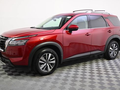 Used 2024 Nissan Pathfinder SL AWD/4WD image 2