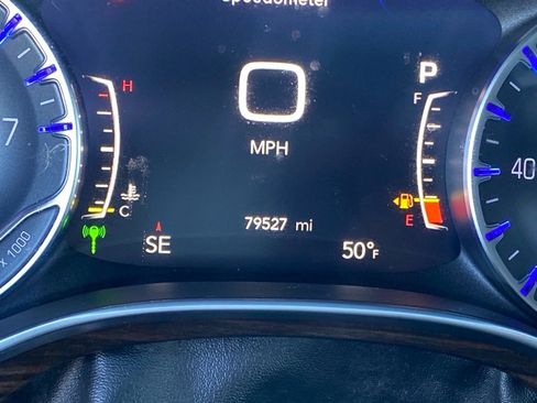 Used 2022 Chrysler Pacifica Limited w/ Uconnect Theater Family Group image 21